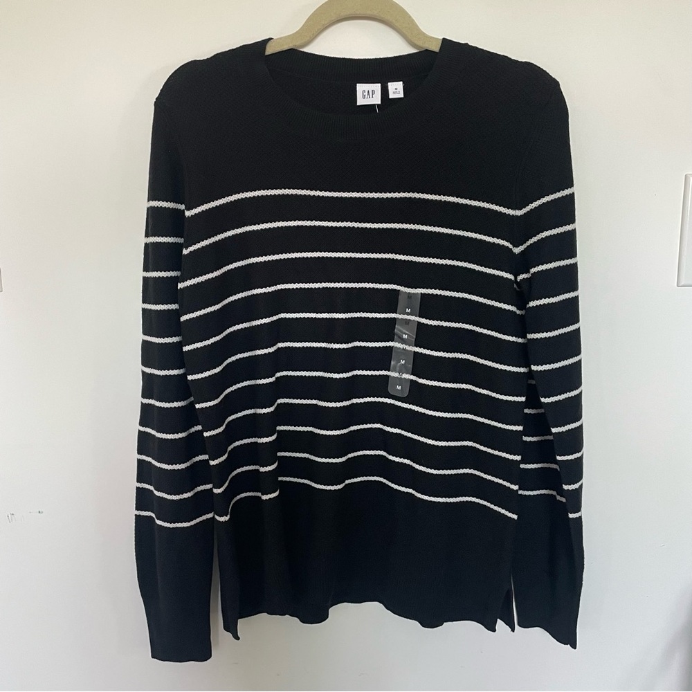 GAP Woman Medium Sweater Striped Crewneck Relaxed Cropped Black and White Preppy